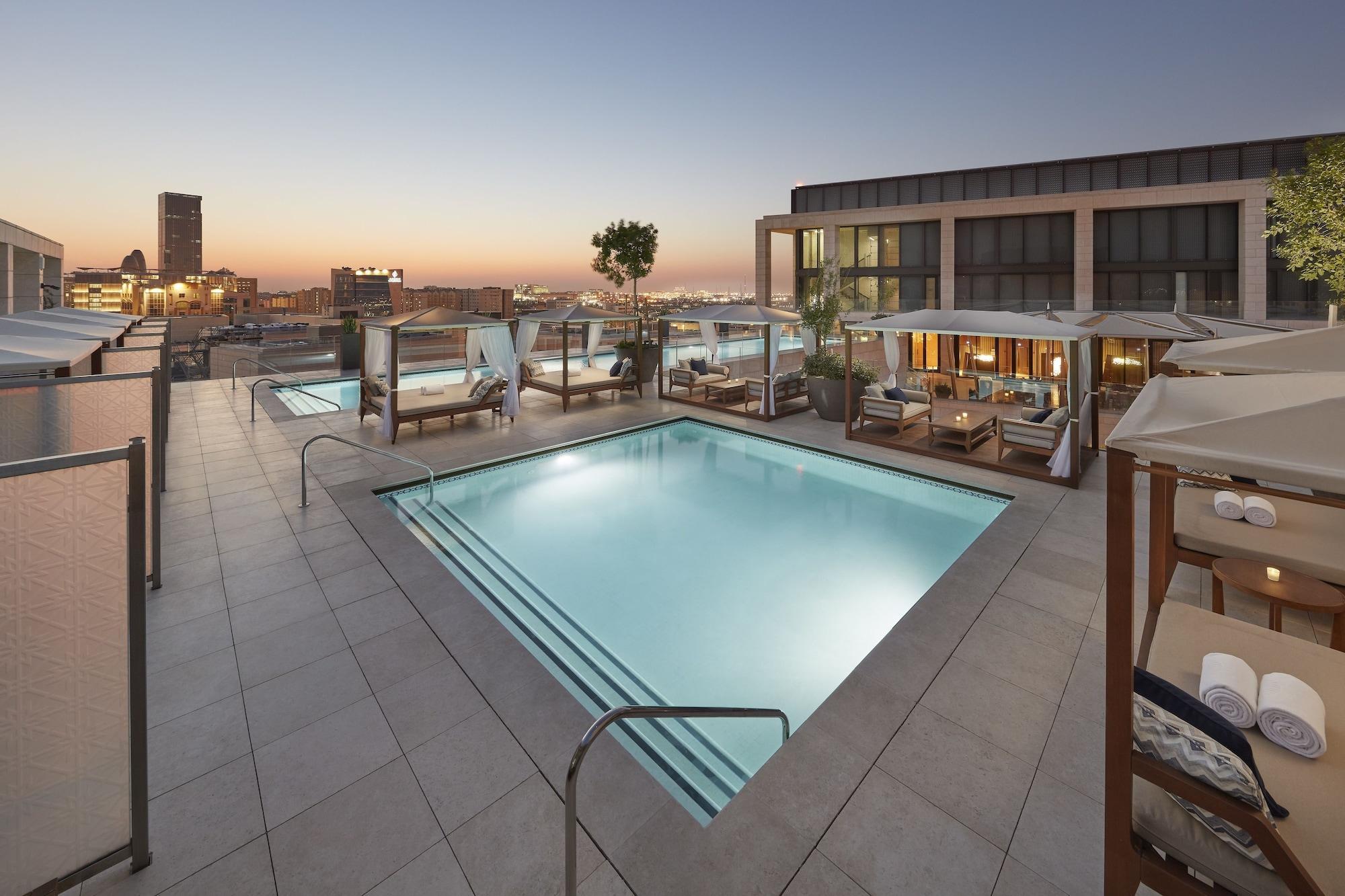 Mandarin Oriental, Doha Hotel Exterior photo The rooftop pool at the Four Seasons Hotel